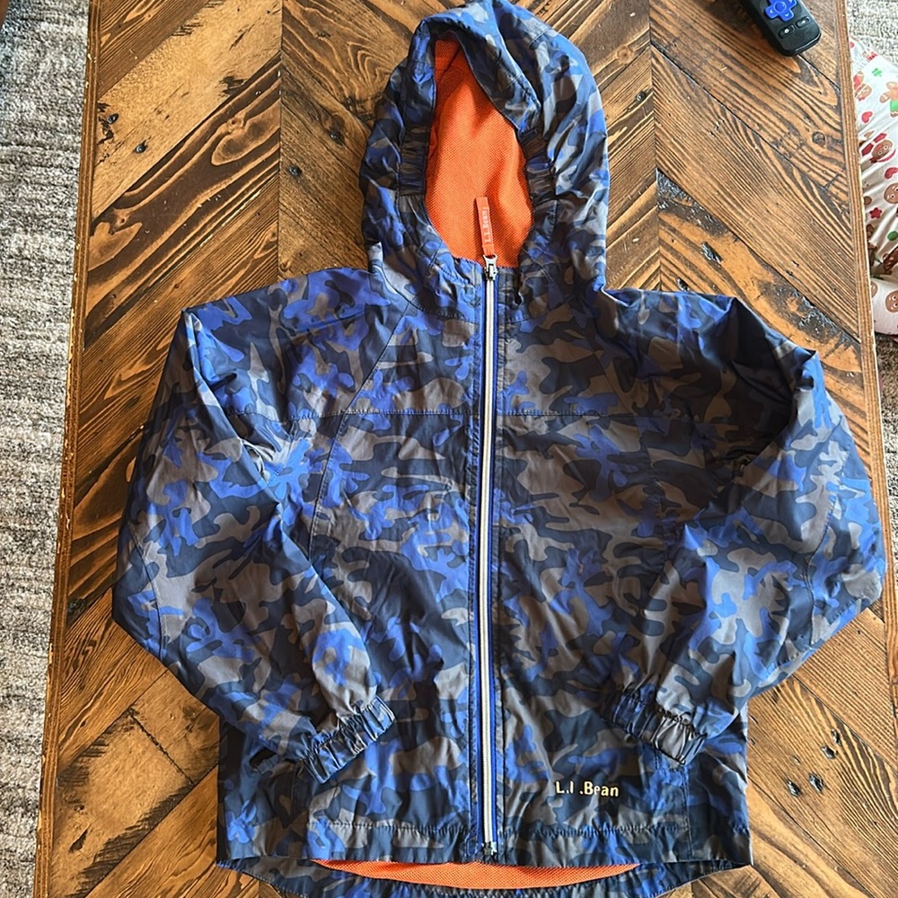 Great used condition L.L. Bean boys rain jacket. Size 6/7.